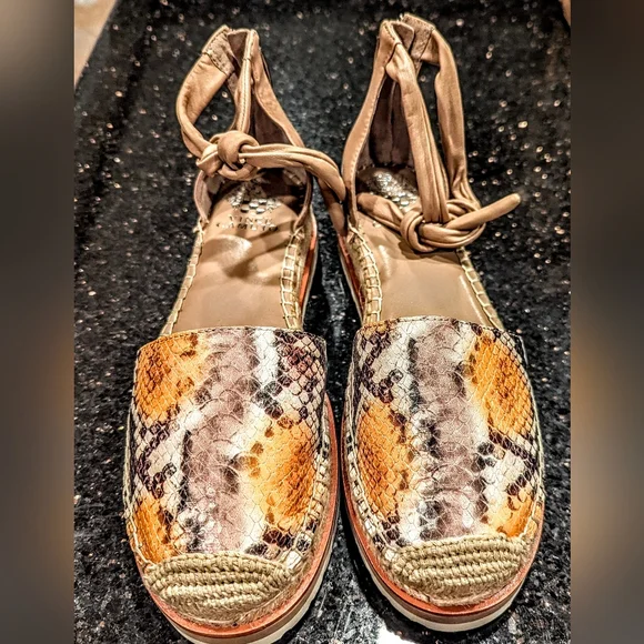 New Beautiful Vince Camuto Espadrilles - Picture 2 of 4